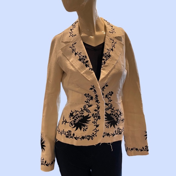 Artisan Embroidered Cotton Jacket | White & Black | Size 4 - Picture 2 of 6